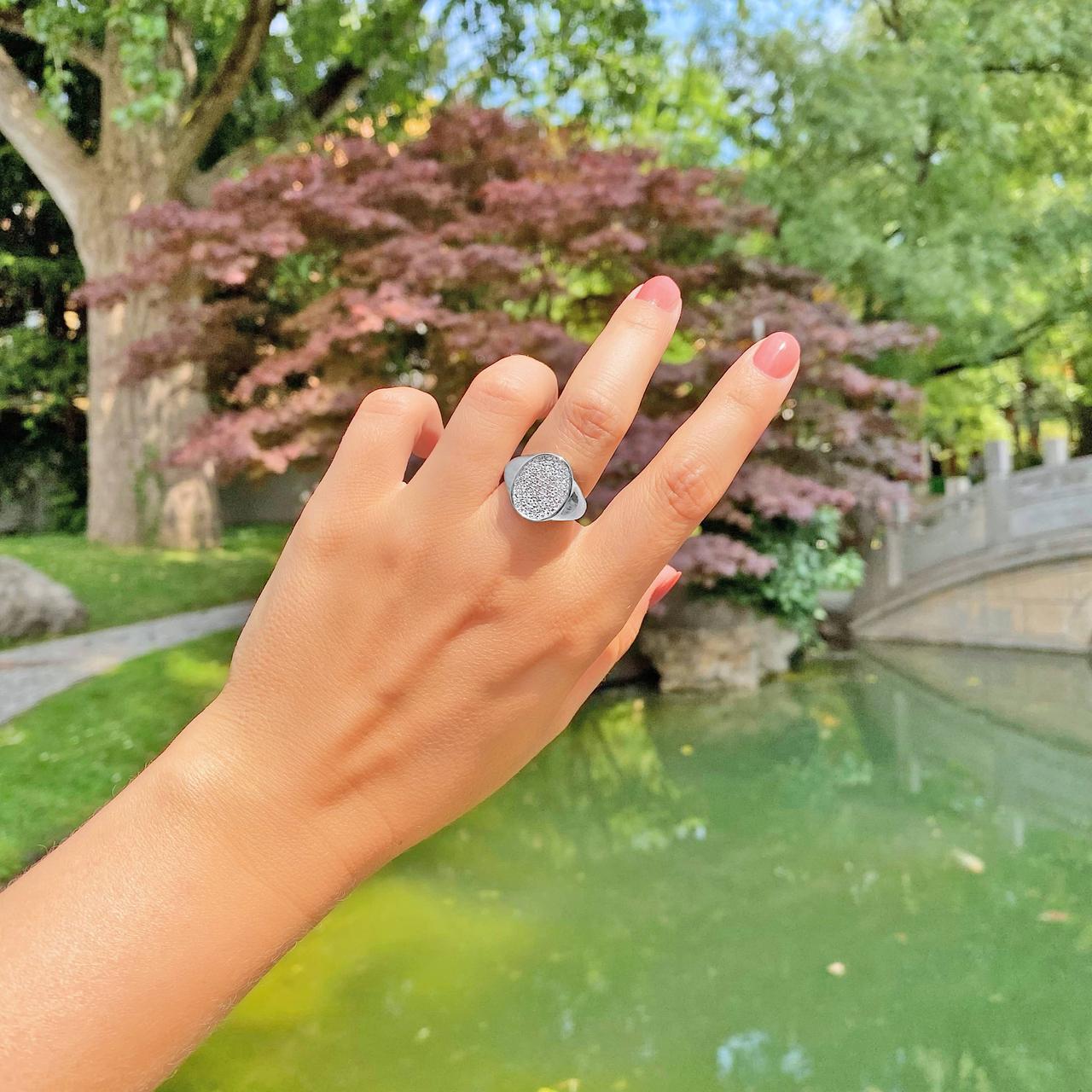 Ring aus rhodiniertem Sterling Silber 925 am Zürichsee in der Schweiz