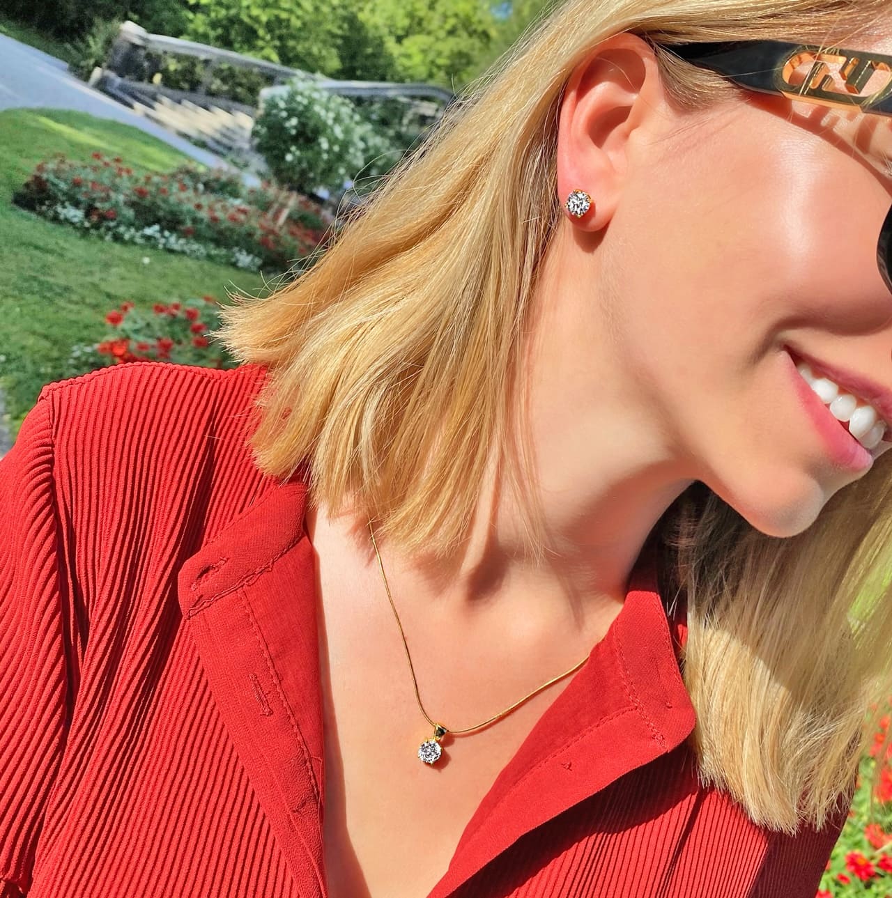 Goldene Halskette mit Solitär getragen bei Schloss Kyburg Solitär Halskette aus 18 Karat vergoldetem Sterling Silber Schloss Mörsburg