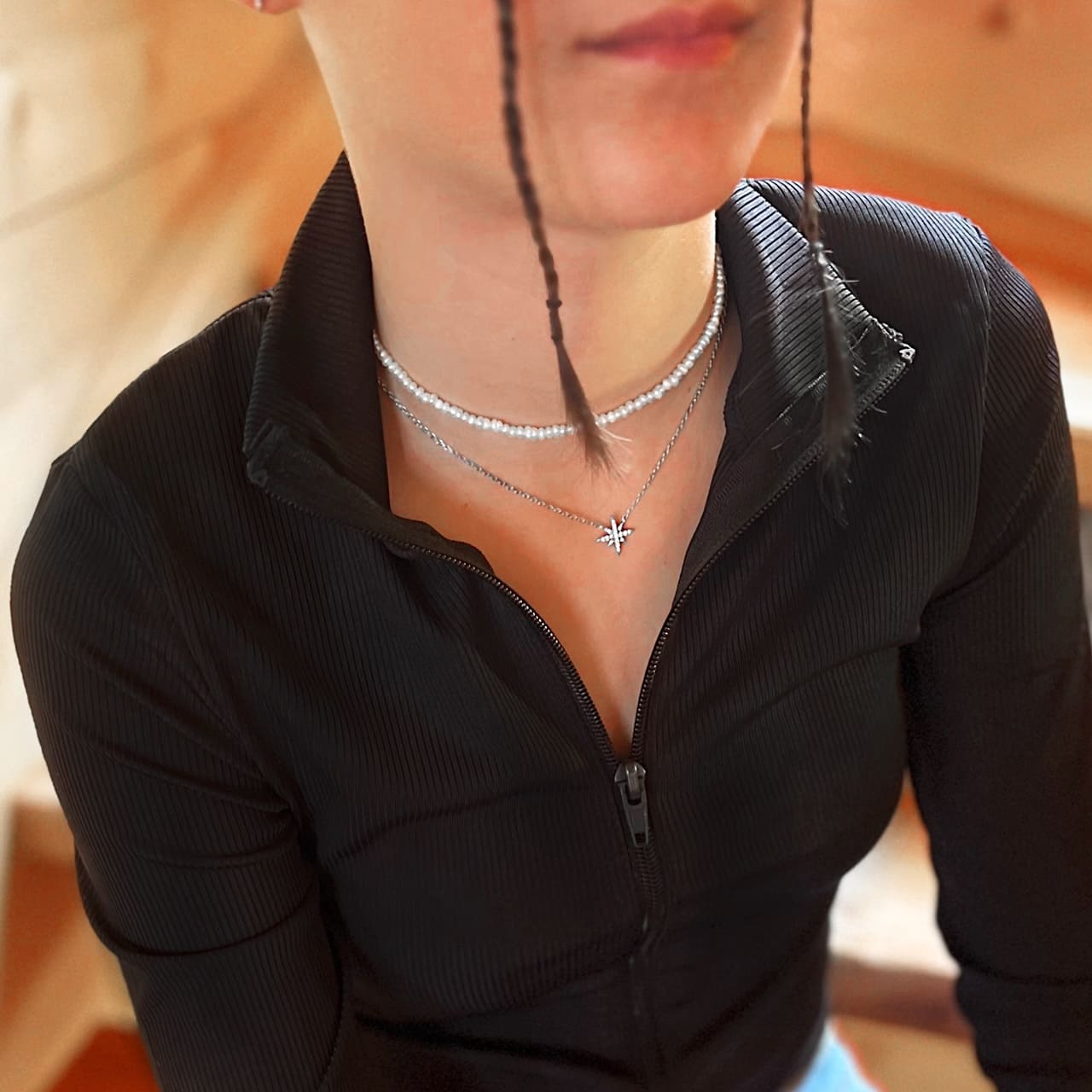 Moderne Halskette mit Stern-Anhänger aus Sterling Silber auf dem Monte Bre kombiniert zur modernen Perlenhalskette